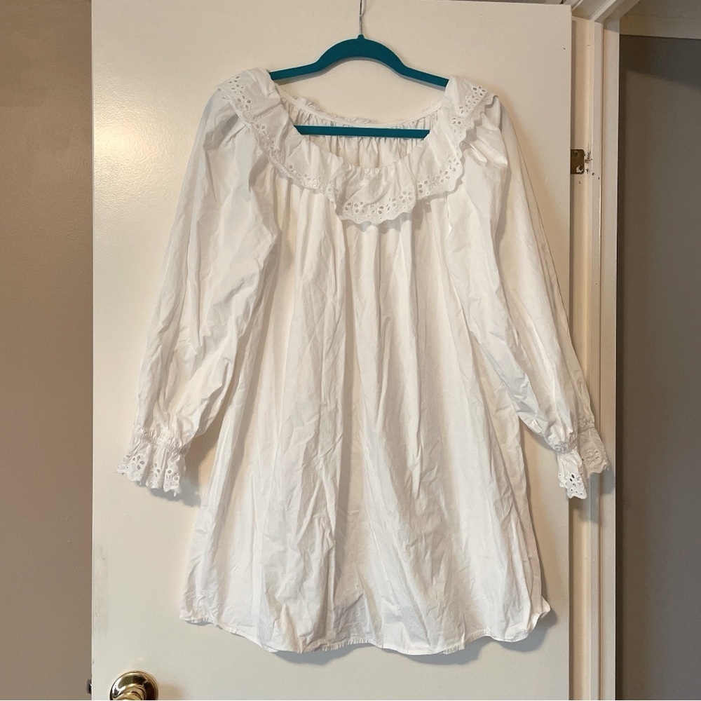 White Ruffled Lace Eyelet Collar Blouse Size M